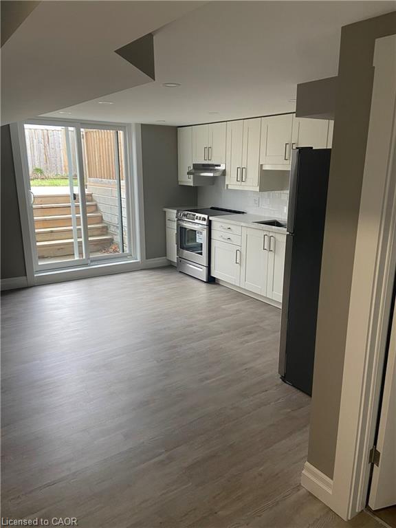 2-232 Eaglewood Drive, Hamilton, ON - Indoor Photo Showing Kitchen