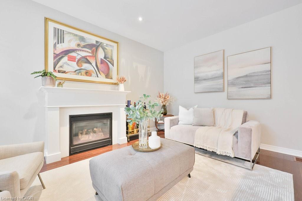 1025 Shaw Drive, Mississauga, ON - Indoor Photo Showing Living Room With Fireplace