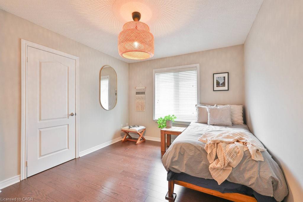 1025 Shaw Drive, Mississauga, ON - Indoor Photo Showing Bedroom
