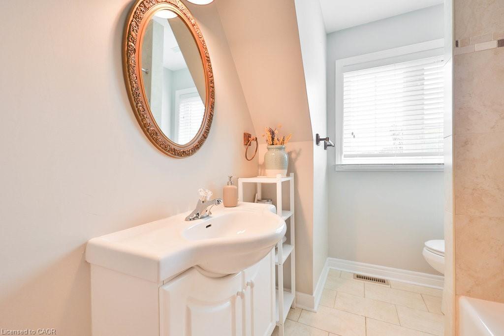 1025 Shaw Drive, Mississauga, ON - Indoor Photo Showing Bathroom