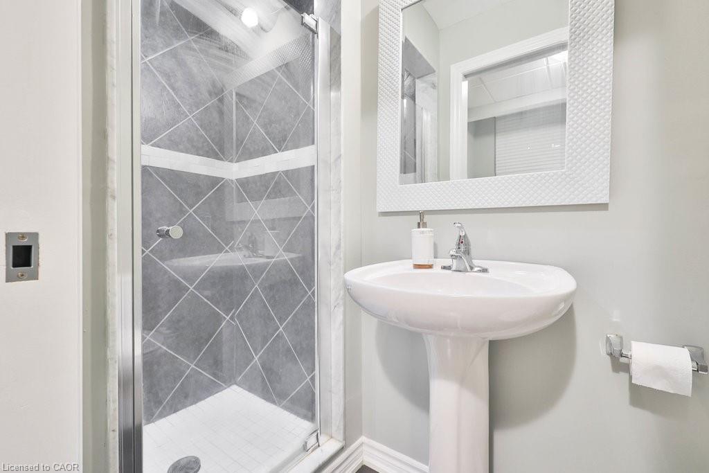 1025 Shaw Drive, Mississauga, ON - Indoor Photo Showing Bathroom