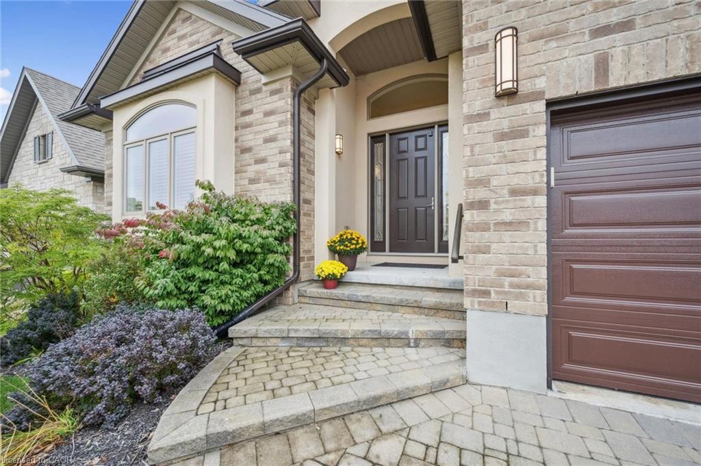 198 Piccadilly Square, New Hamburg, ON - Outdoor