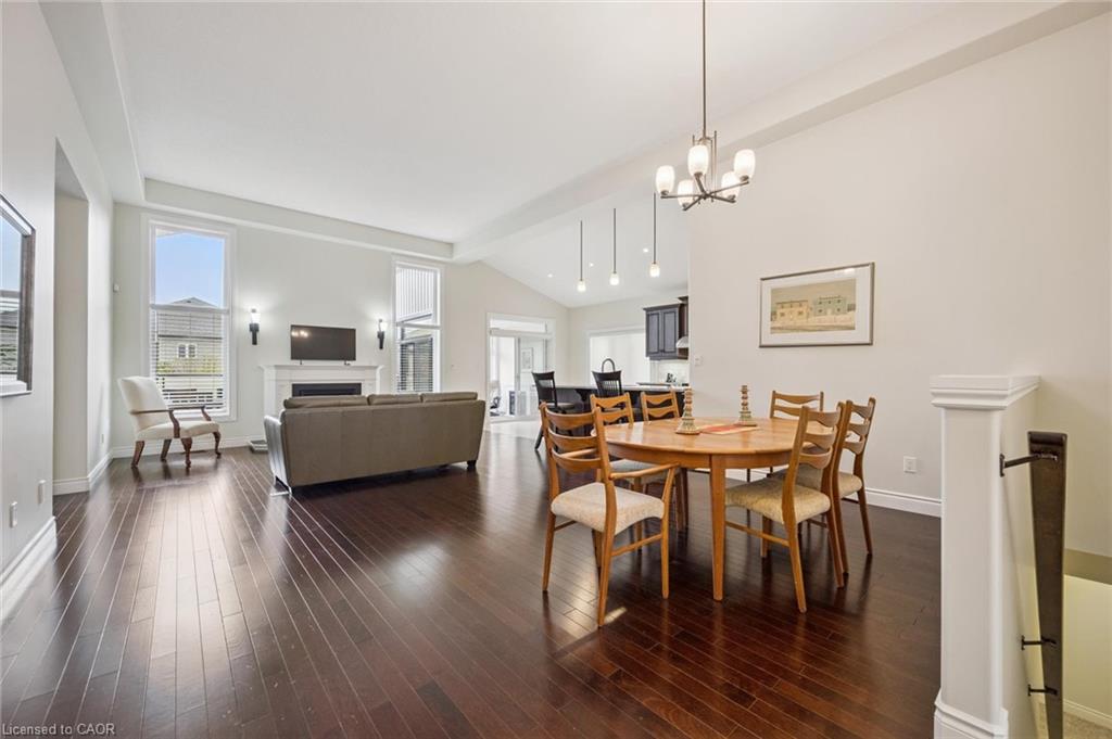 198 Piccadilly Square, New Hamburg, ON - Indoor