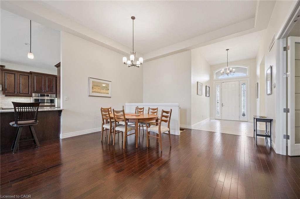 198 Piccadilly Square, New Hamburg, ON - Indoor Photo Showing Dining Room