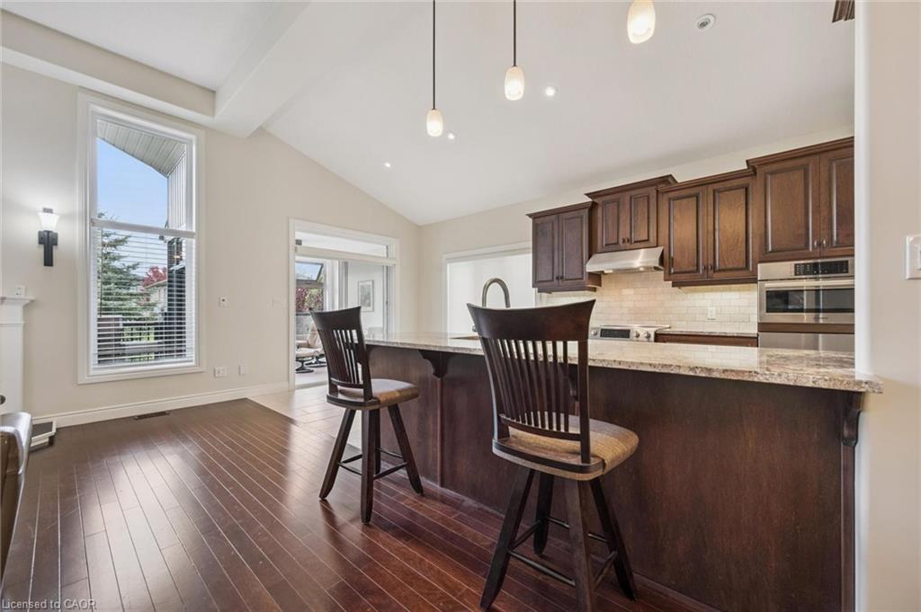 198 Piccadilly Square, New Hamburg, ON - Indoor Photo Showing Kitchen