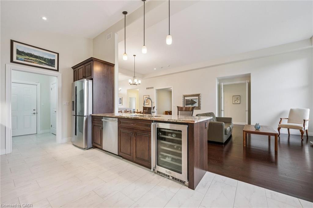198 Piccadilly Square, New Hamburg, ON - Indoor Photo Showing Kitchen