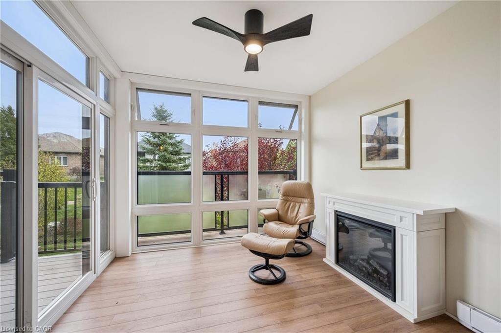 198 Piccadilly Square, New Hamburg, ON - Indoor With Fireplace