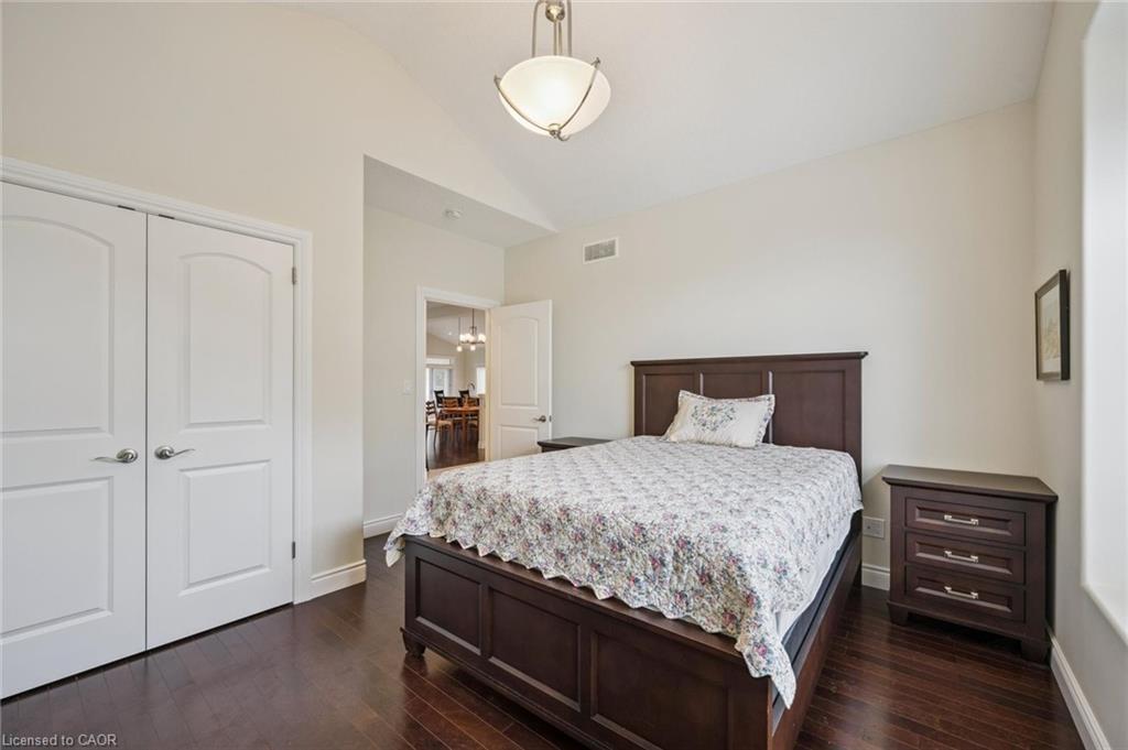 198 Piccadilly Square, New Hamburg, ON - Indoor Photo Showing Bedroom
