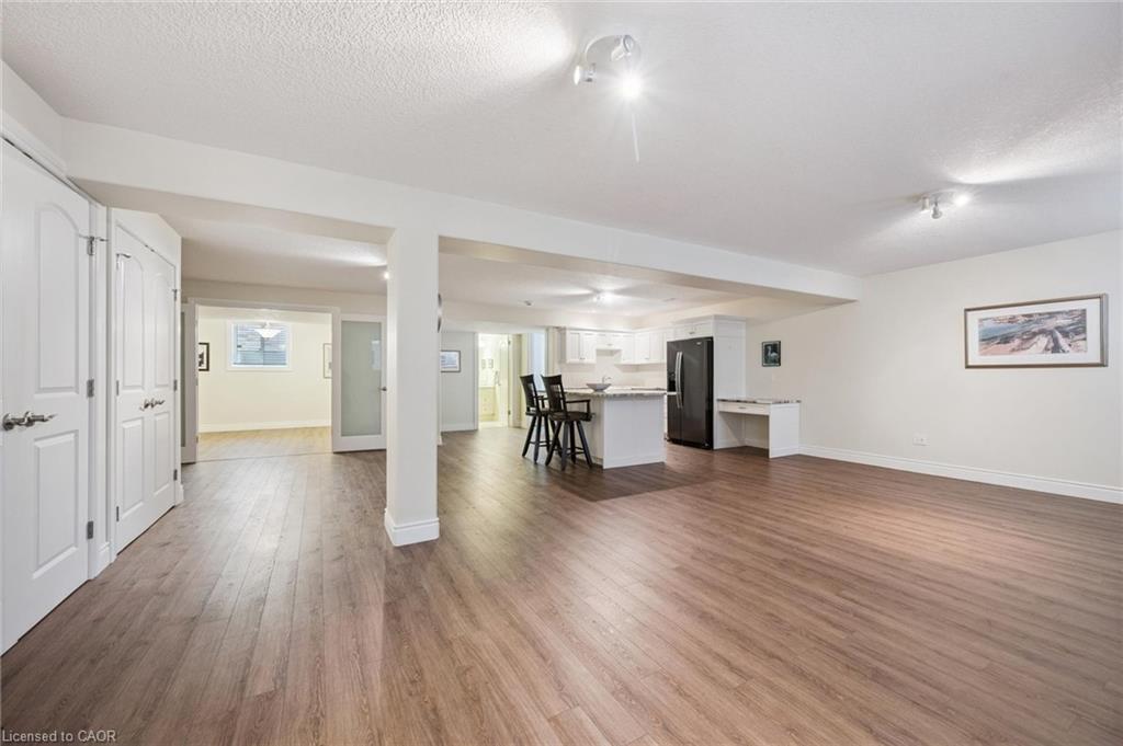 198 Piccadilly Square, New Hamburg, ON - Indoor