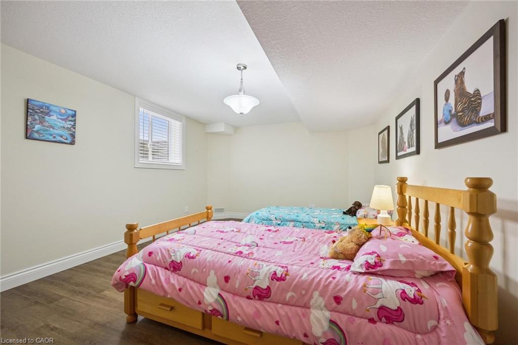 198 Piccadilly Square, New Hamburg, ON - Indoor Photo Showing Bedroom