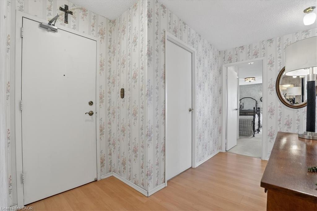 706-19 Woodlawn Road E, Guelph, ON - Indoor