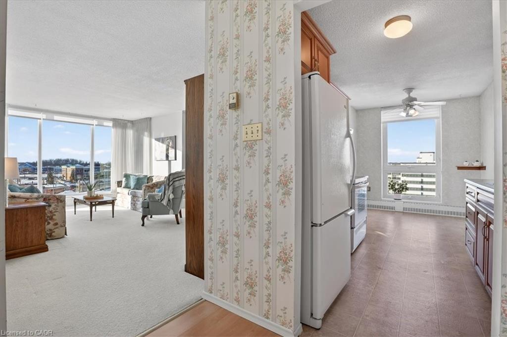 706-19 Woodlawn Road E, Guelph, ON - Indoor