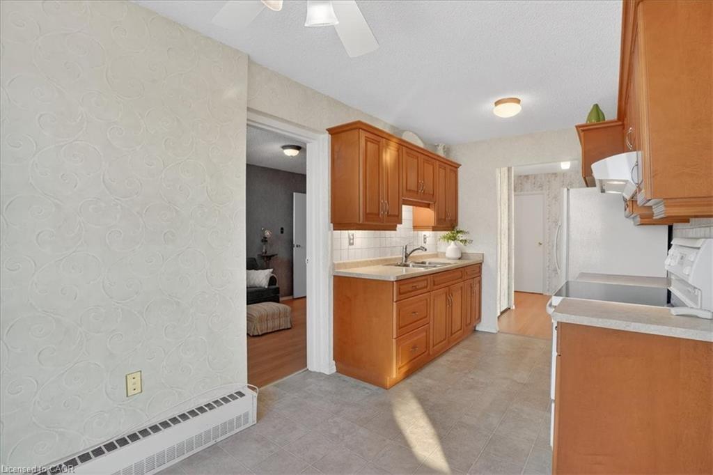 706-19 Woodlawn Road E, Guelph, ON - Indoor Photo Showing Kitchen