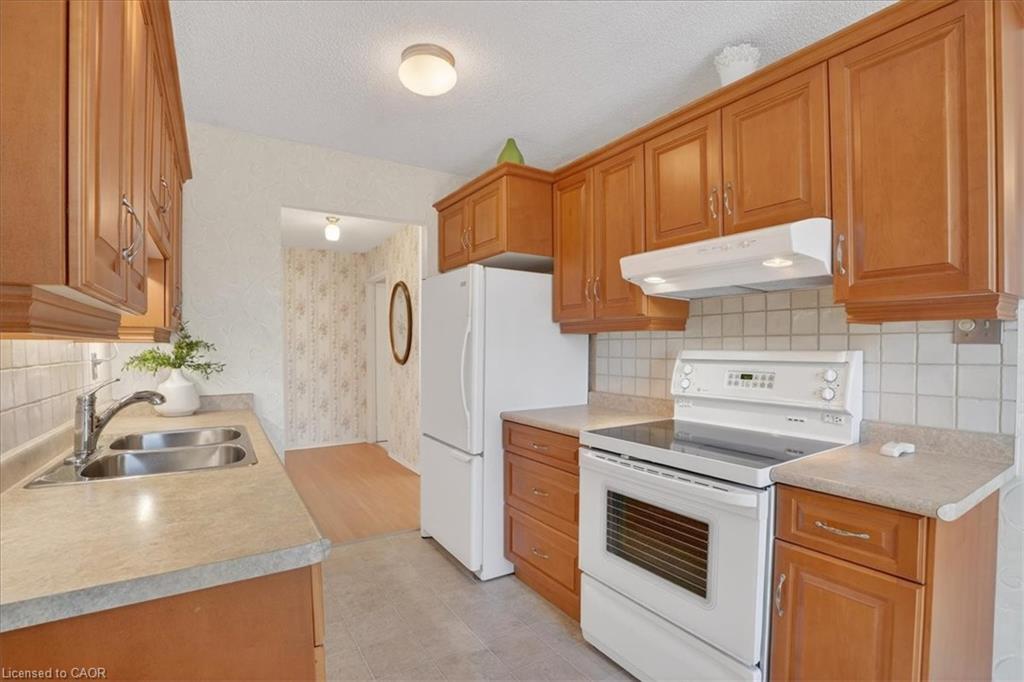 706-19 Woodlawn Road E, Guelph, ON - Indoor Photo Showing Kitchen With Double Sink
