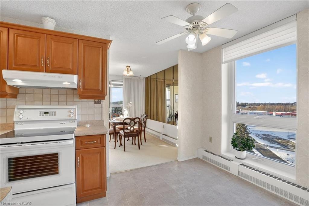 706-19 Woodlawn Road E, Guelph, ON - Indoor Photo Showing Kitchen