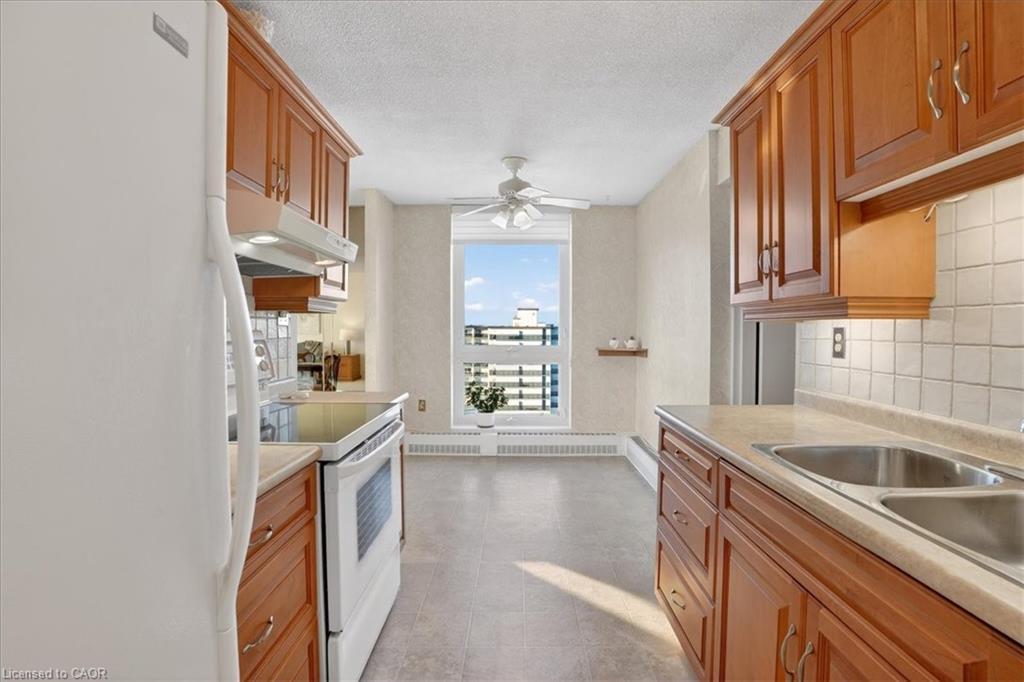 706-19 Woodlawn Road E, Guelph, ON - Indoor Photo Showing Kitchen With Double Sink