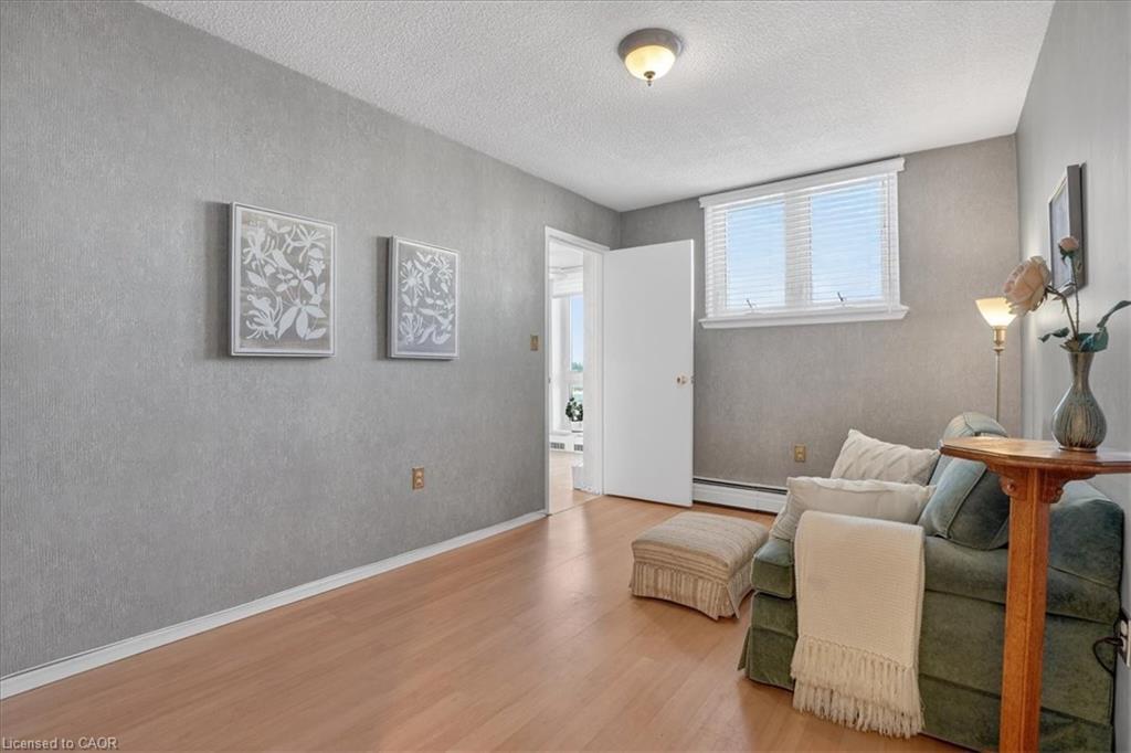 706-19 Woodlawn Road E, Guelph, ON - Indoor