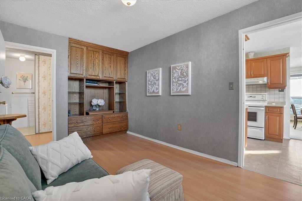 706-19 Woodlawn Road E, Guelph, ON - Indoor