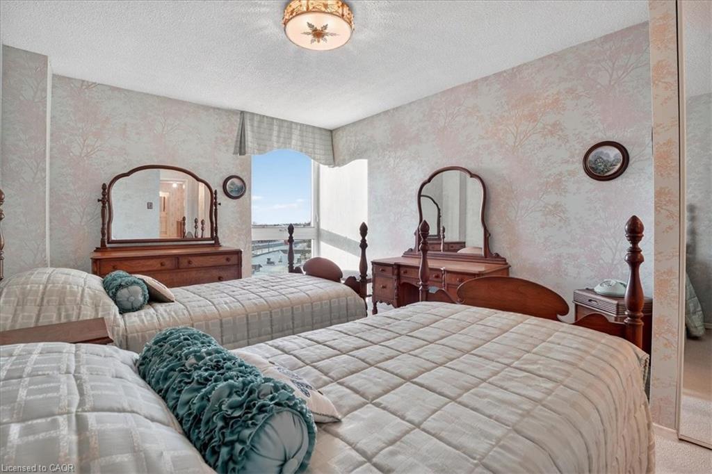 706-19 Woodlawn Road E, Guelph, ON - Indoor Photo Showing Bedroom