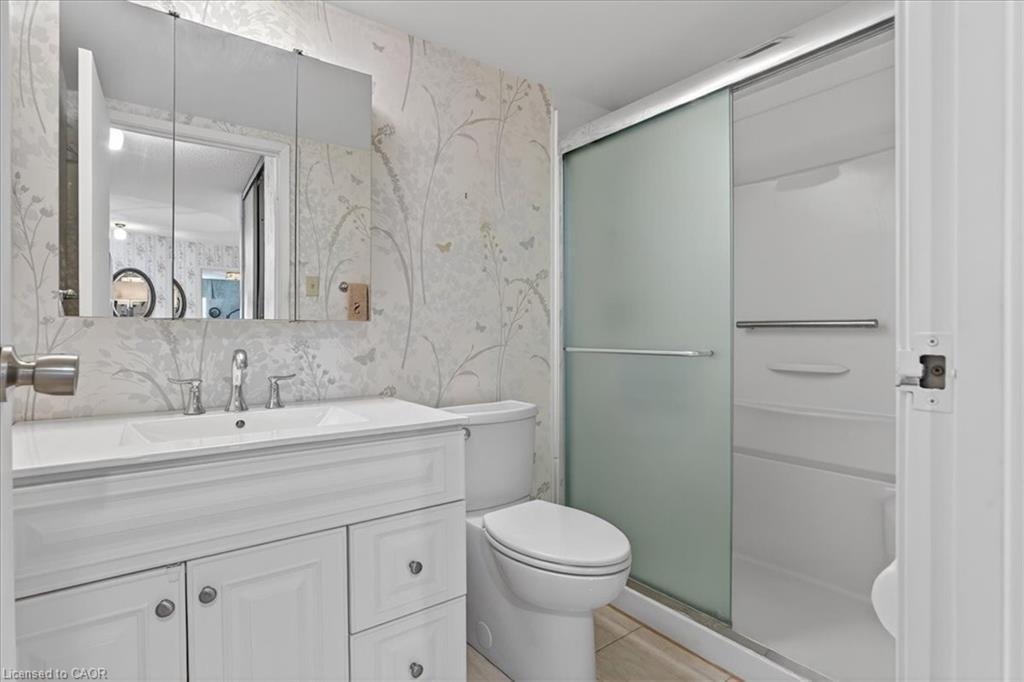 706-19 Woodlawn Road E, Guelph, ON - Indoor Photo Showing Bathroom