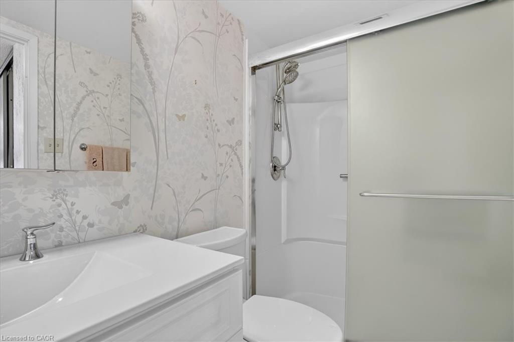 706-19 Woodlawn Road E, Guelph, ON - Indoor Photo Showing Bathroom