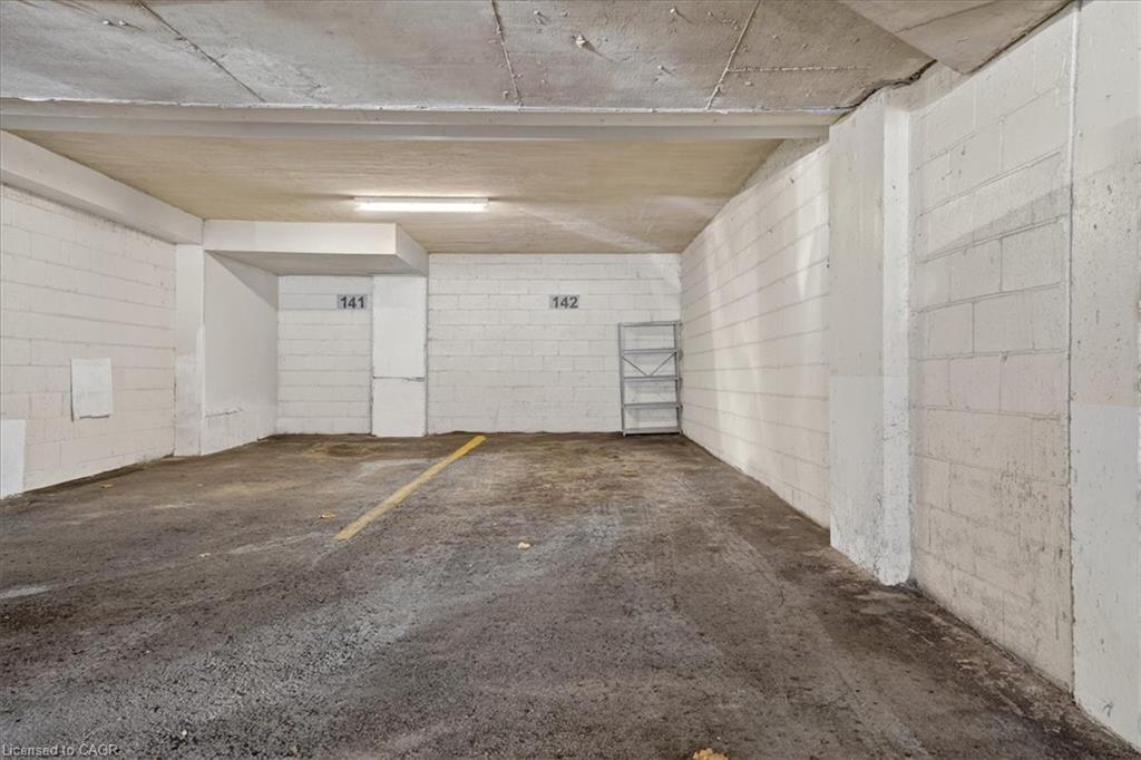 706-19 Woodlawn Road E, Guelph, ON - Indoor Photo Showing Garage