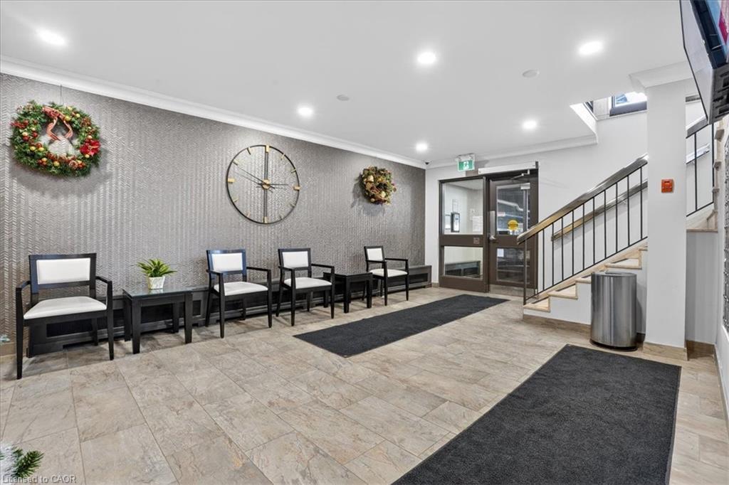 706-19 Woodlawn Road E, Guelph, ON - Indoor Photo Showing Other Room