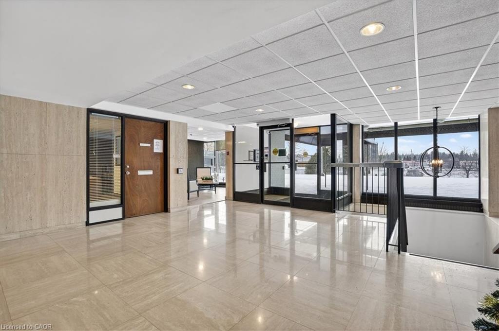 706-19 Woodlawn Road E, Guelph, ON - Indoor Photo Showing Other Room