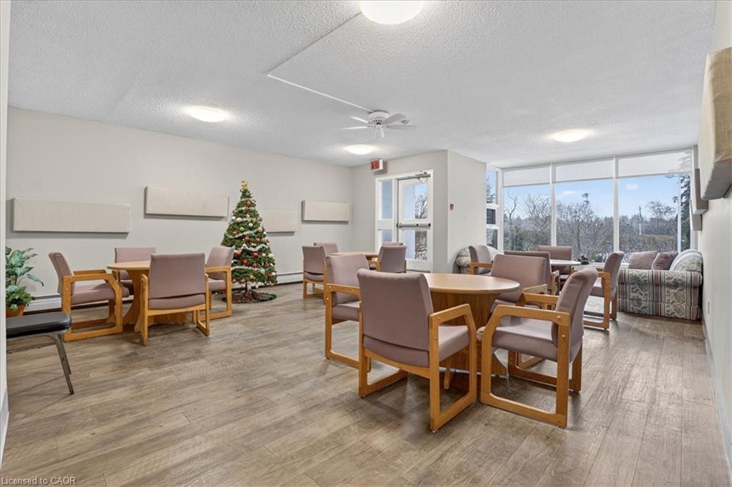 706-19 Woodlawn Road E, Guelph, ON - Indoor Photo Showing Dining Room