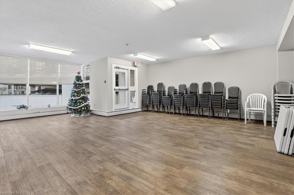 706-19 Woodlawn Road E, Guelph, ON - Indoor