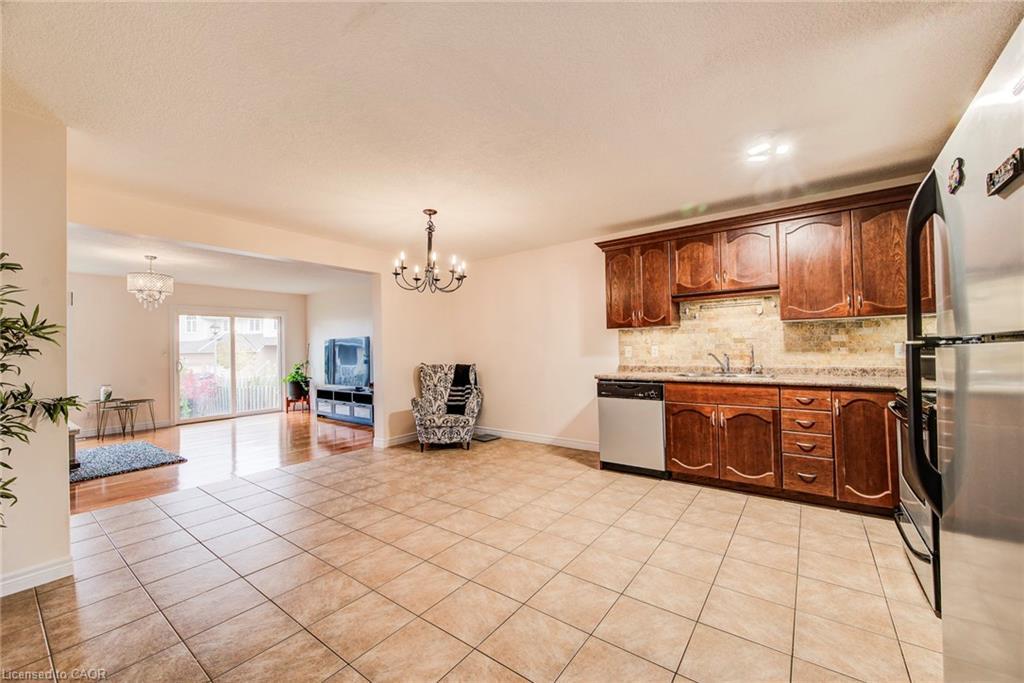 46 Clough Crescent, Guelph, ON - Indoor Photo Showing Kitchen