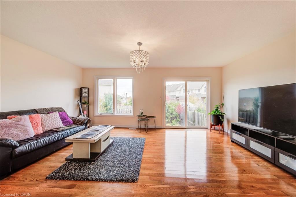 46 Clough Crescent, Guelph, ON - Indoor Photo Showing Living Room