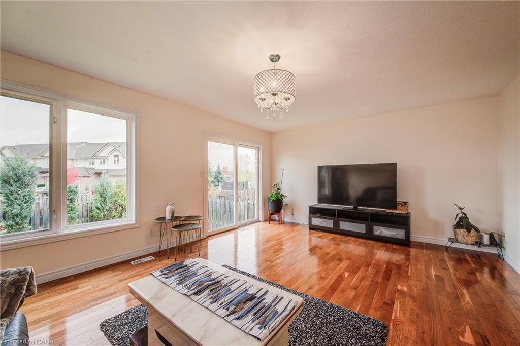 46 Clough Crescent, Guelph, ON - Indoor Photo Showing Living Room