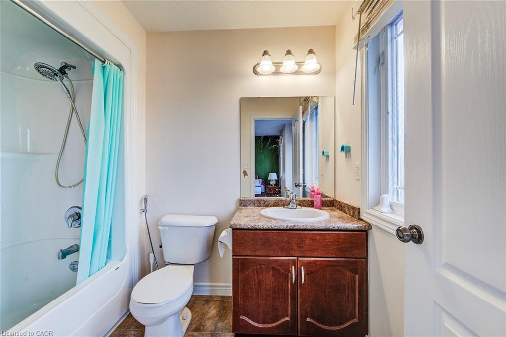 46 Clough Crescent, Guelph, ON - Indoor Photo Showing Bathroom