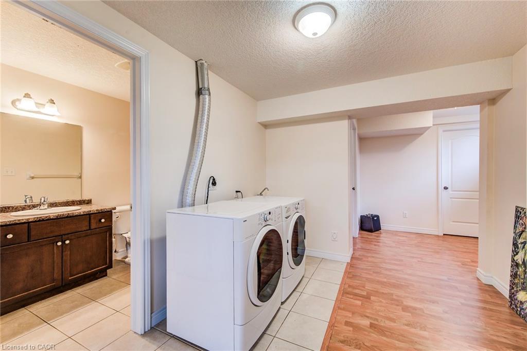 46 Clough Crescent, Guelph, ON - Indoor Photo Showing Laundry Room