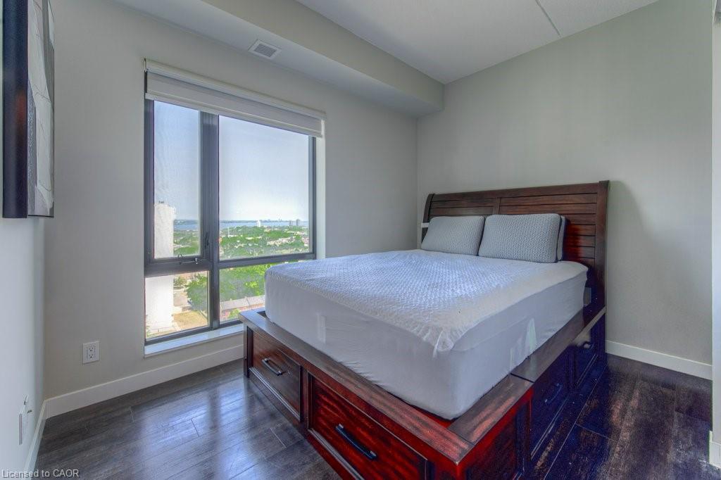 1207-15 Queen Street S, Hamilton, ON - Indoor Photo Showing Bedroom