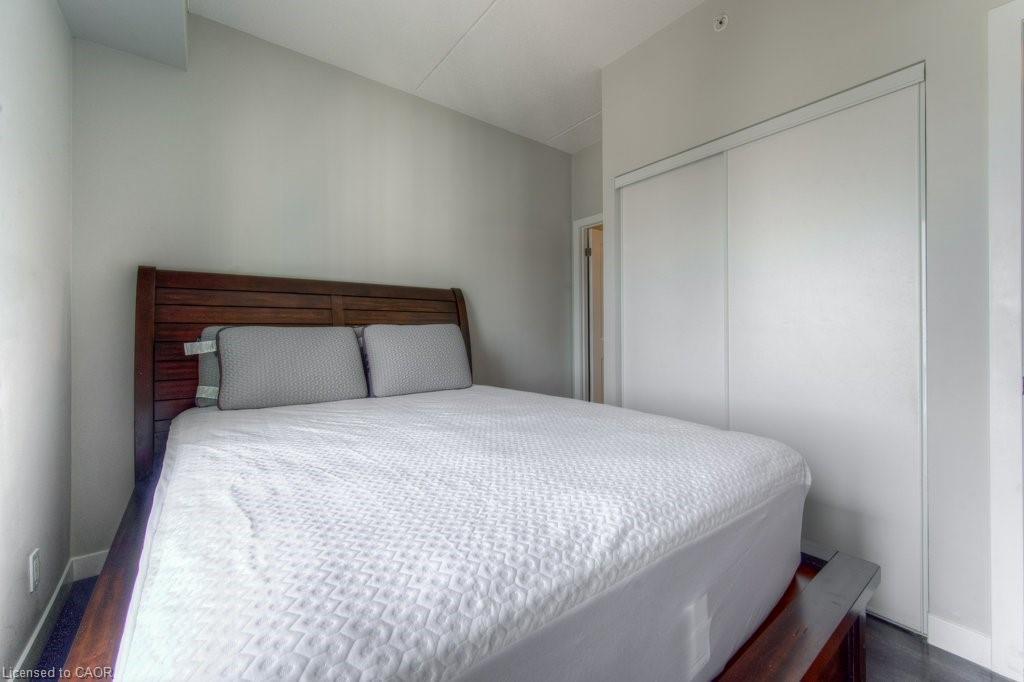 1207-15 Queen Street S, Hamilton, ON - Indoor Photo Showing Bedroom