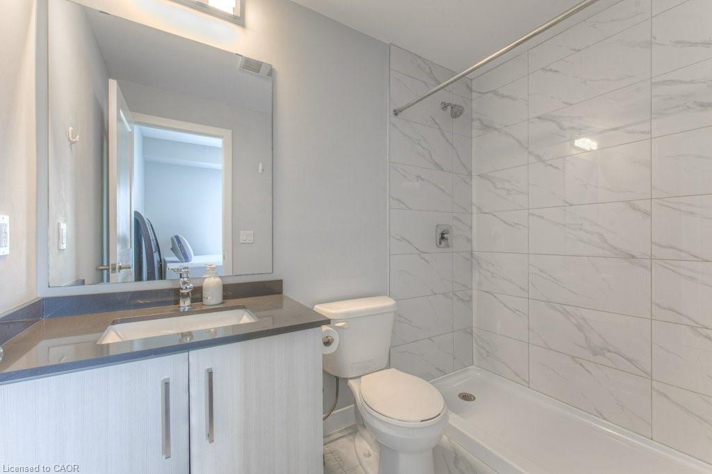 1207-15 Queen Street S, Hamilton, ON - Indoor Photo Showing Bathroom