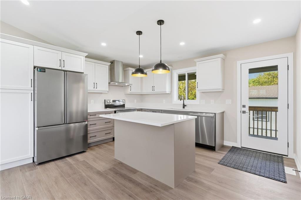 78 Netherby Road, Welland, ON - Indoor Photo Showing Kitchen With Upgraded Kitchen