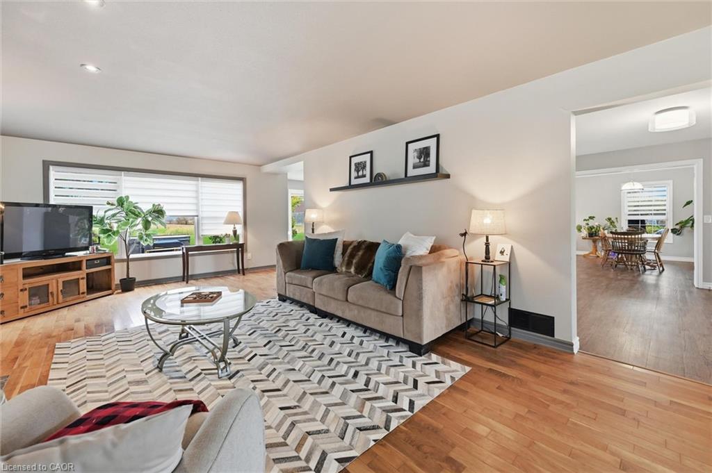 41558 Forks Road, Wainfleet, ON - Indoor Photo Showing Living Room