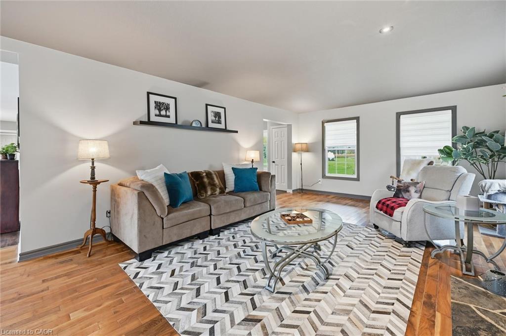 41558 Forks Road, Wainfleet, ON - Indoor Photo Showing Living Room