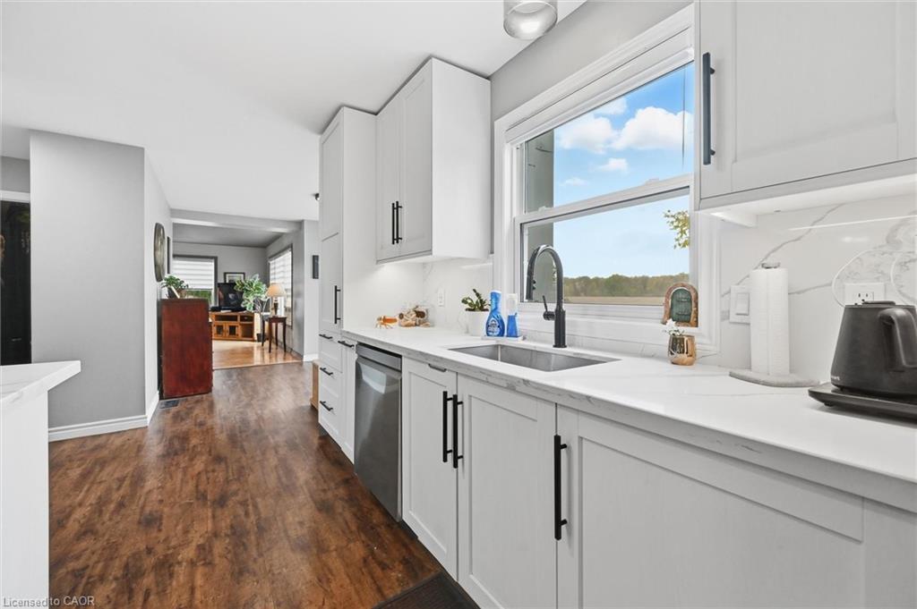 41558 Forks Road, Wainfleet, ON - Indoor Photo Showing Kitchen With Upgraded Kitchen