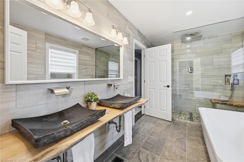 41558 Forks Road, Wainfleet, ON - Indoor Photo Showing Bathroom