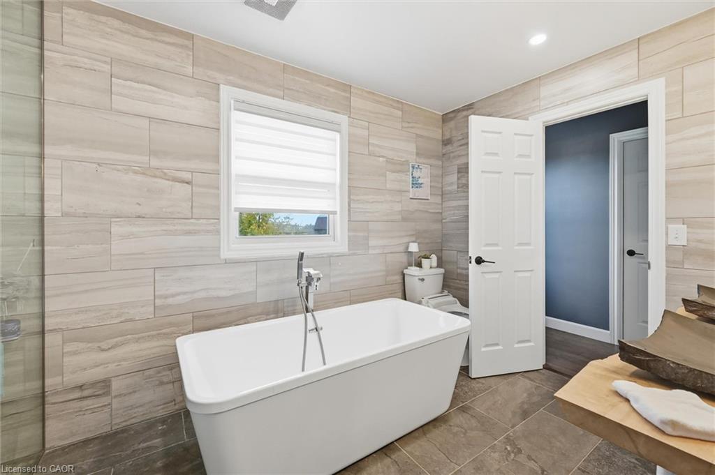 41558 Forks Road, Wainfleet, ON - Indoor Photo Showing Bathroom