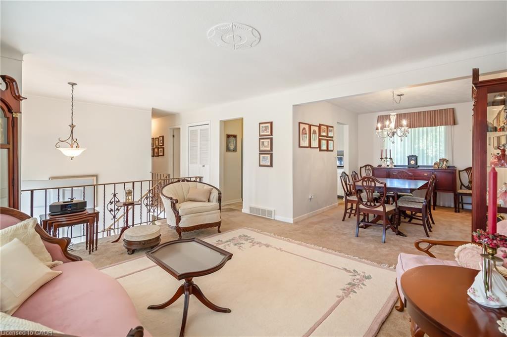 225 Anne Street, Niagara-On-The-Lake, ON - Indoor Photo Showing Living Room