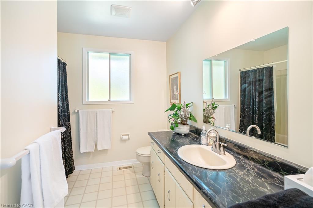 225 Anne Street, Niagara-On-The-Lake, ON - Indoor Photo Showing Bathroom