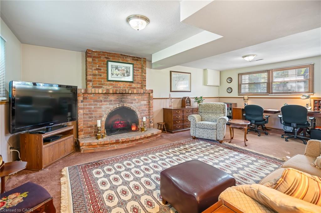 225 Anne Street, Niagara-On-The-Lake, ON - Indoor Photo Showing Living Room With Fireplace