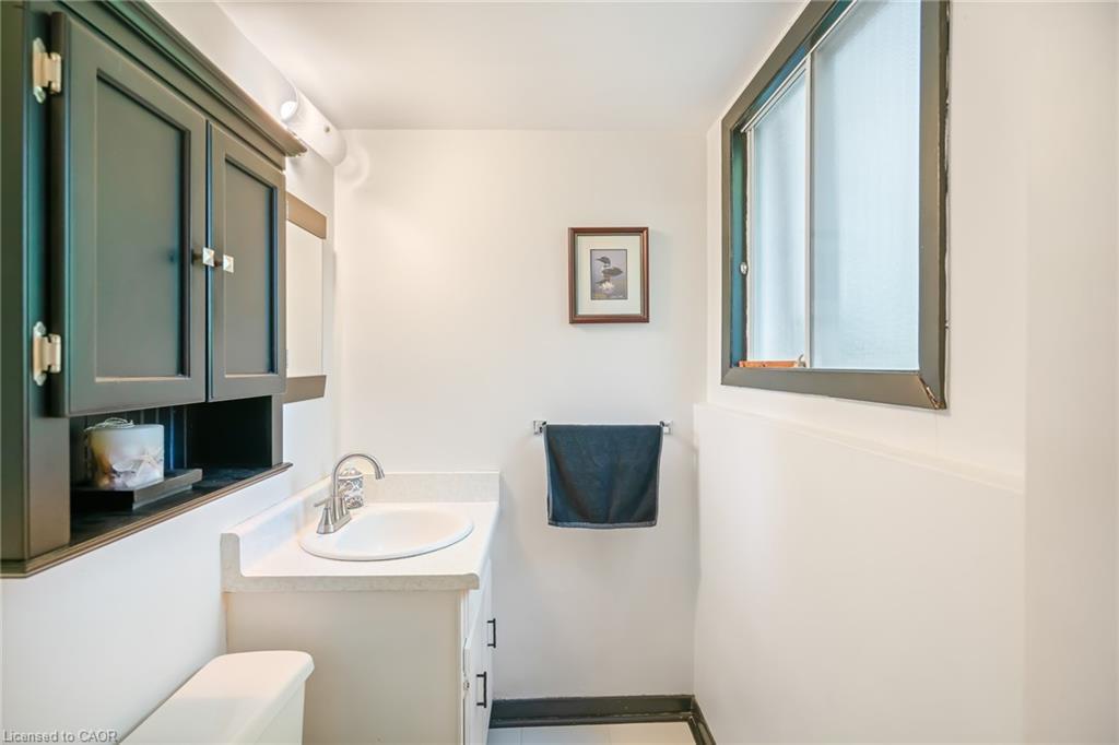 225 Anne Street, Niagara-On-The-Lake, ON - Indoor Photo Showing Bathroom