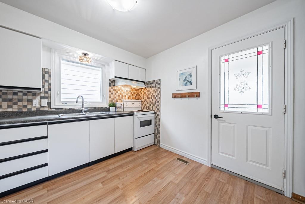 1089 Meredith Avenue, Mississauga, ON - Indoor Photo Showing Kitchen With Double Sink