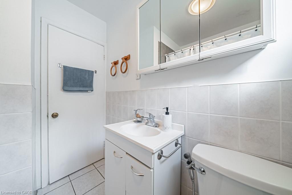 1089 Meredith Avenue, Mississauga, ON - Indoor Photo Showing Bathroom